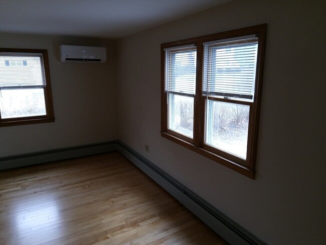 Building Photo - 121 King Philip Rd