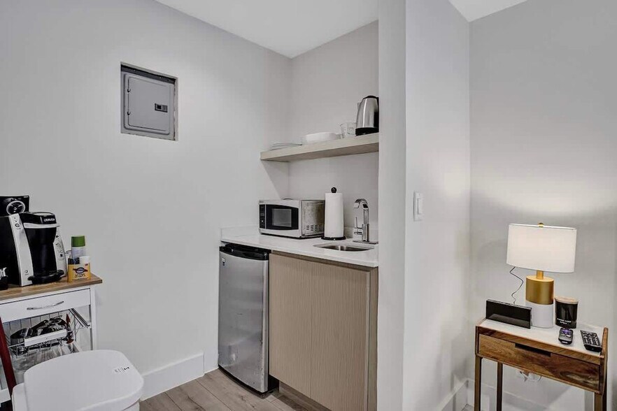 Building Photo - 3020 Seville St