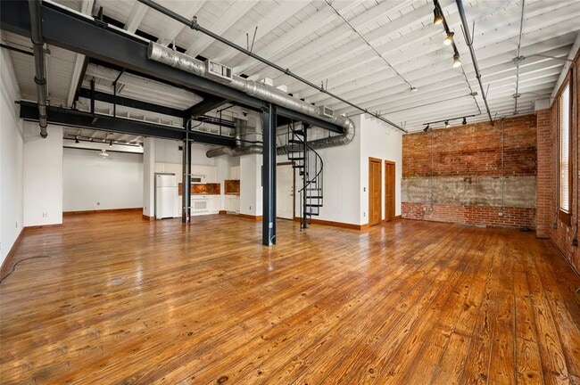 Building Photo - 1011 Wood St