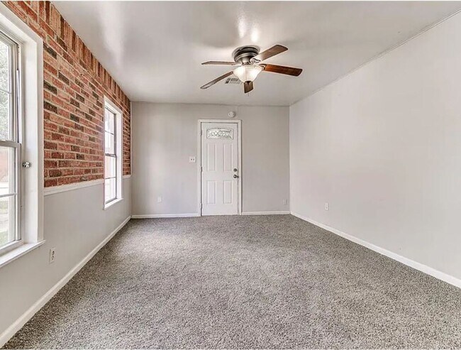 Building Photo - Charming & Refreshed 4 Bed / 1 Bath Home in Midwest City – $1,450/mo