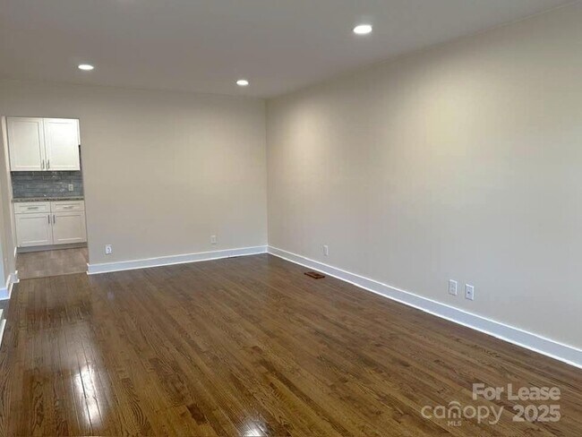 Building Photo - 19612 Oak St