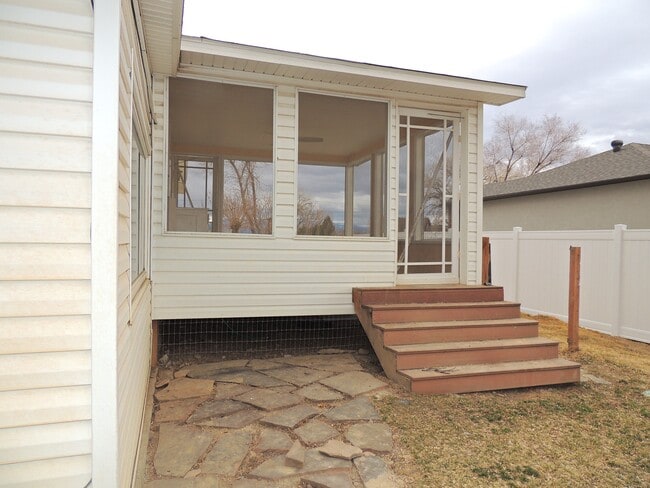 Building Photo - 831 26 Rd