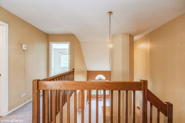 Building Photo - 1252 S Parkside Dr