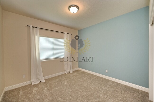 Building Photo - 645 Blue Oak Lane W