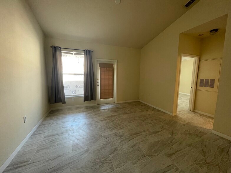 Building Photo - 18108 VILLA CREEK Dr