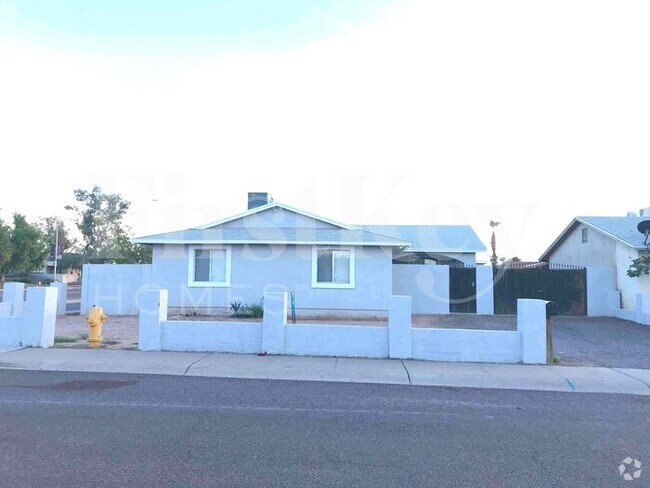 Building Photo - 4739 E Sunland Ave