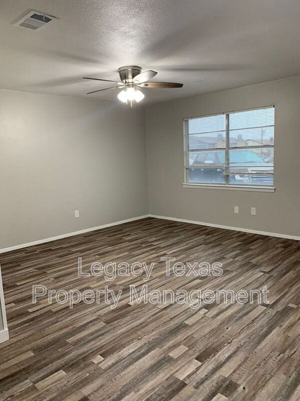 Building Photo - 1410 Courtney Pl
