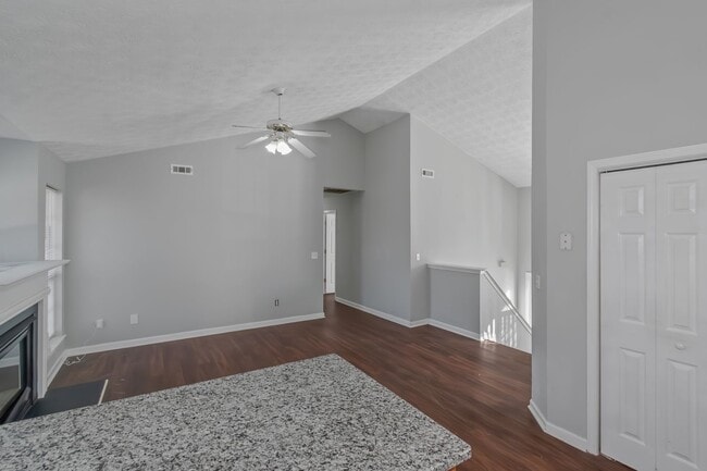 Building Photo - Spacious Home in Prime Location