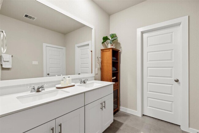 Building Photo - 614 Seabreeze Dr