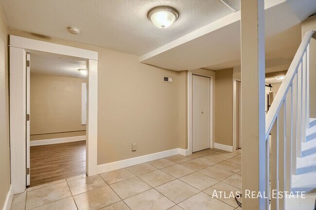 Building Photo - Beautifully Updated 2 Bedroom, 1 Bathroom!...