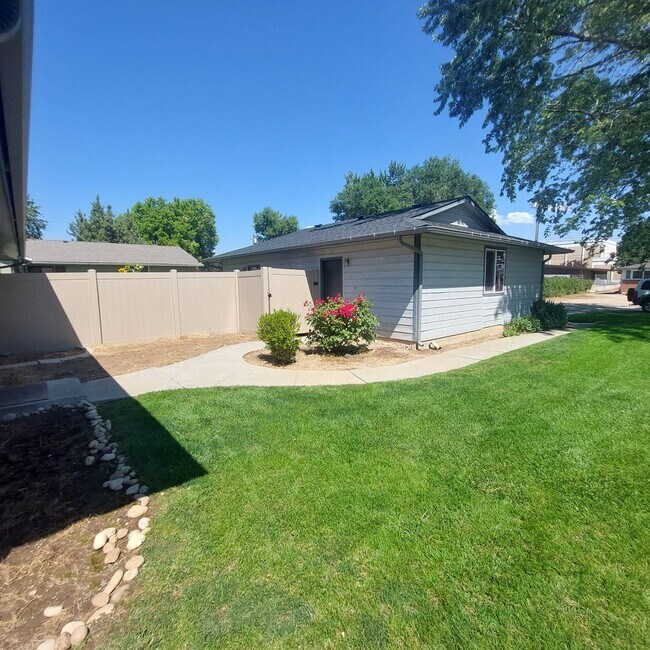 Building Photo - Completely Remodeled 2 bedroom Duplex with...