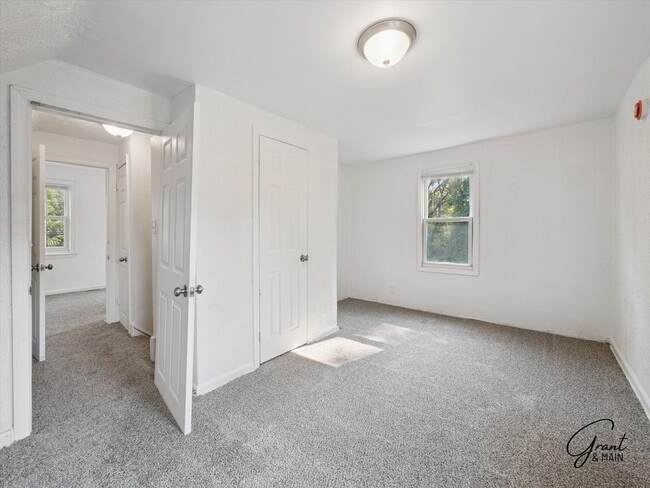 Building Photo - $1200 3 bedroom bungalow