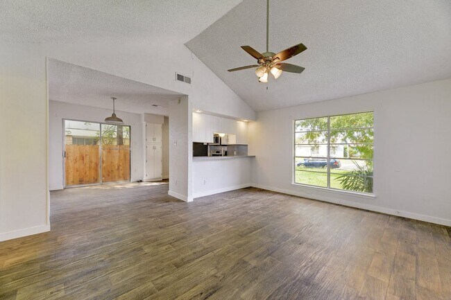 Building Photo - 10505 Little Pebble Dr