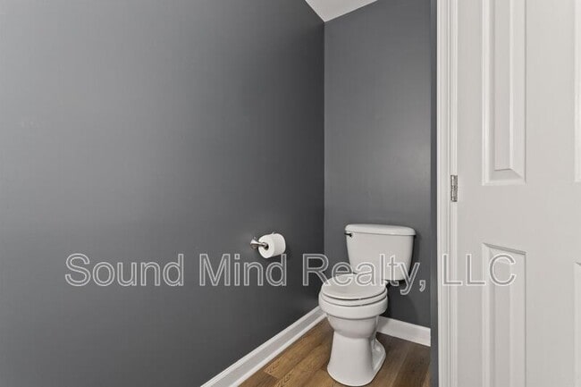 Building Photo - 112 Lomond Ln