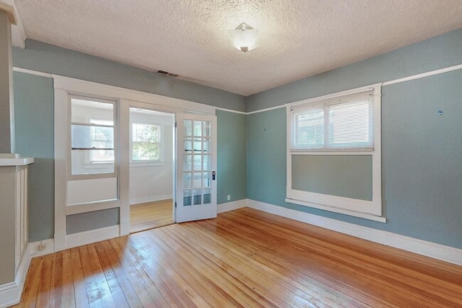 Building Photo - HISTORIC Edo BUNGALOW 2 Bedroom 1 Bath