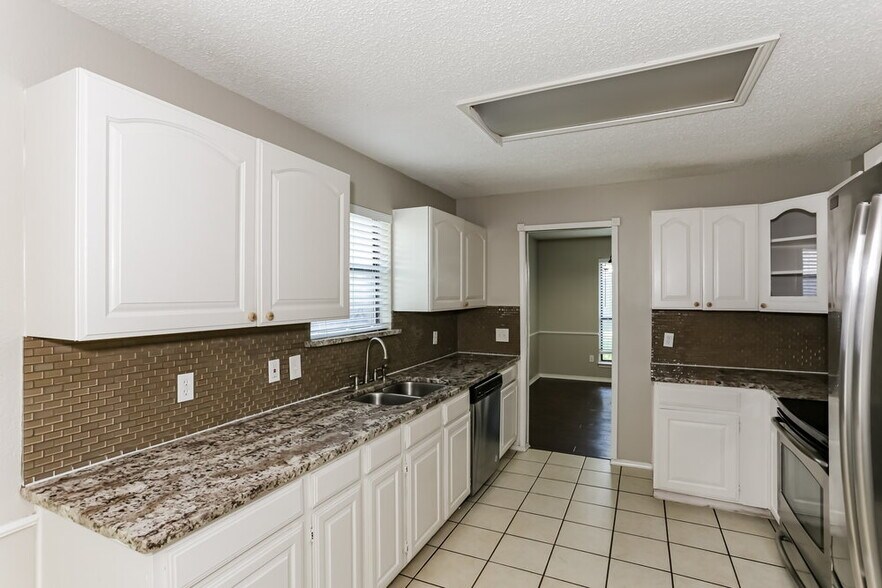 Building Photo - 7312 Meadow Creek Dr