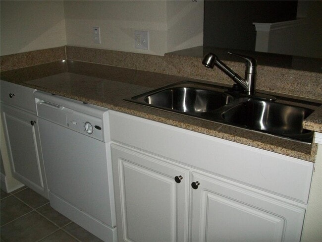 Building Photo - 12807 Madison Pointe Cir