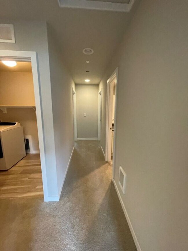 Building Photo - 4bd/3.5ba Lynnwood Townhouse