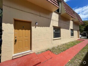 Building Photo - 1651 SW 40th Terrace