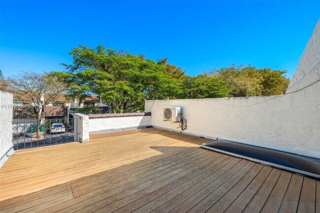 Building Photo - 9002 SW 62nd Terrace