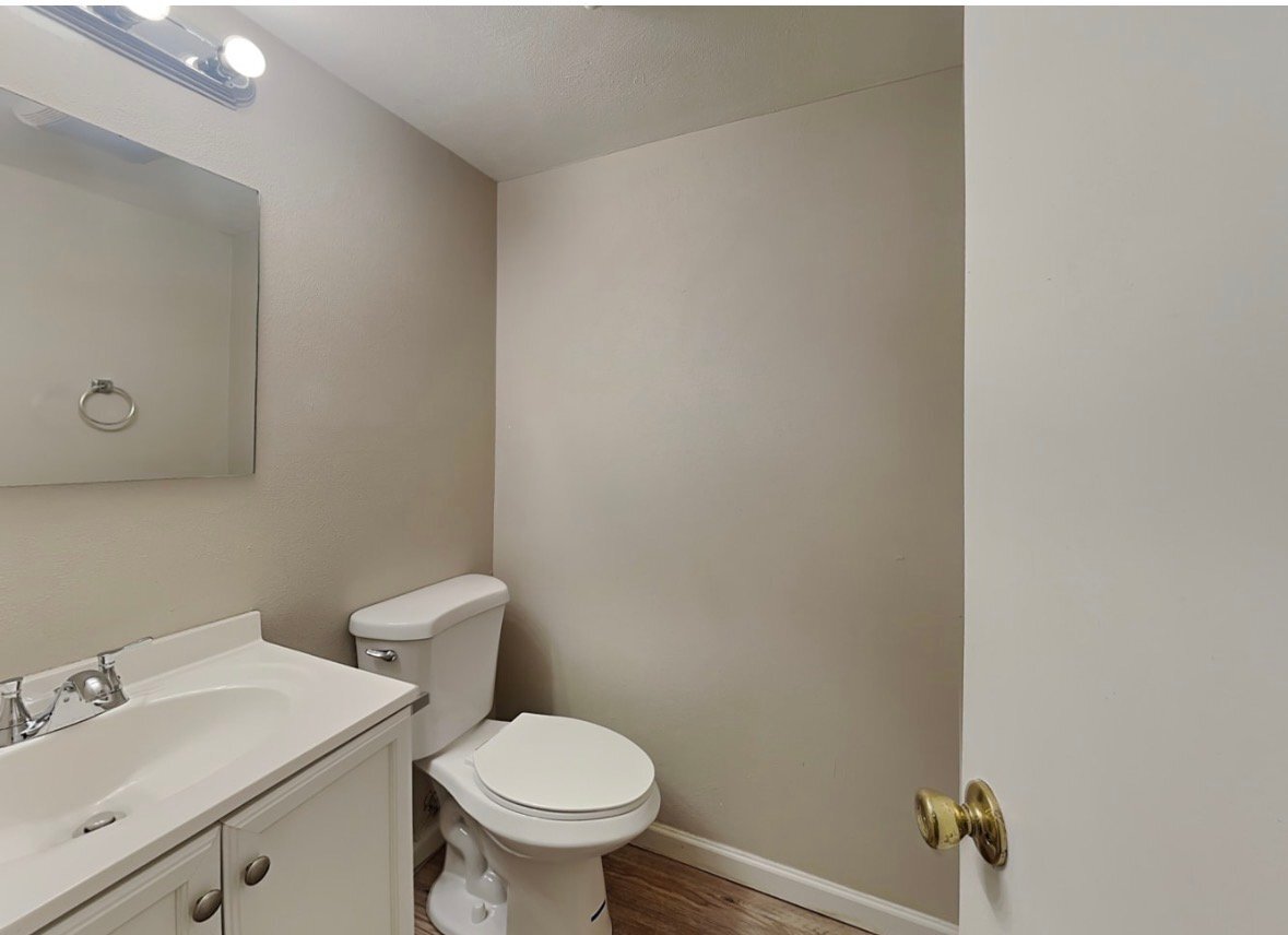 Building Photo - 1255 Ivanhoe Cir