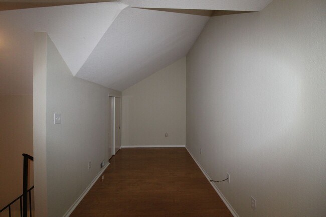 Building Photo - Alamo, Beautiful 1 bedroom 1 bath plus lof...