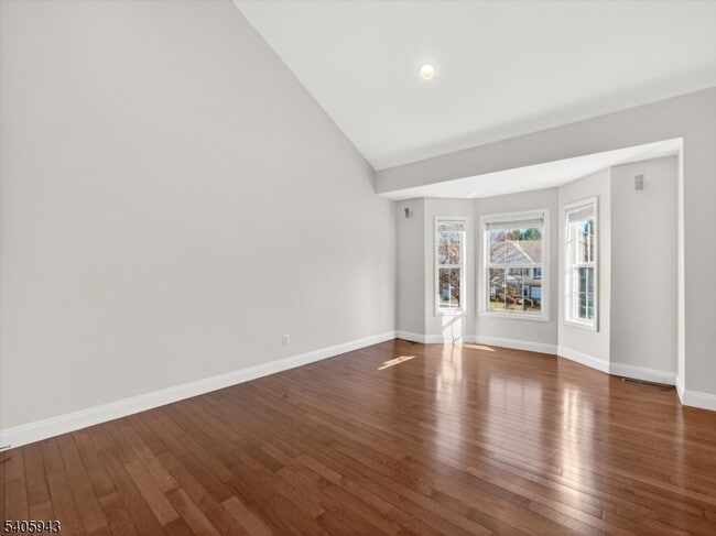 Building Photo - 124 Barclay Dr