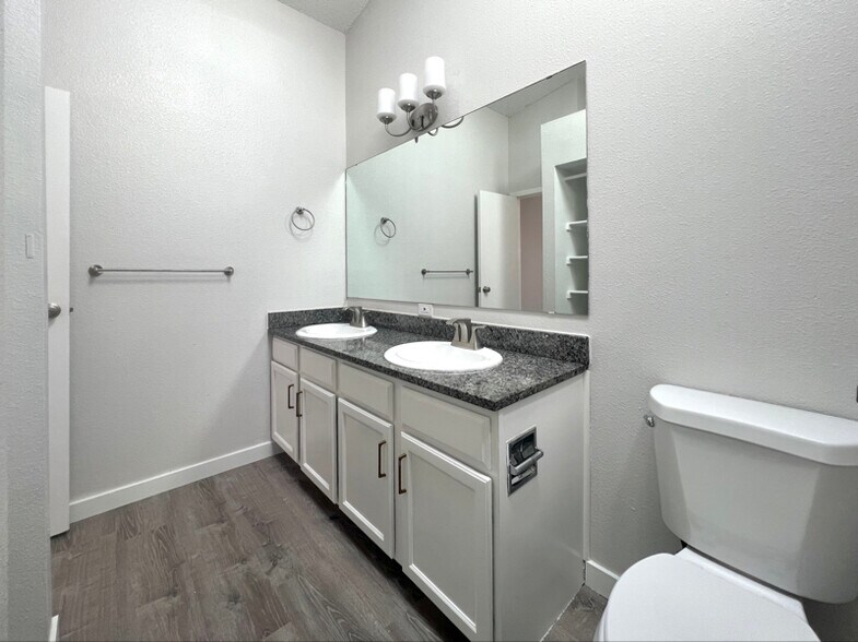 Building Photo - 3903 Smoke Tree Dr
