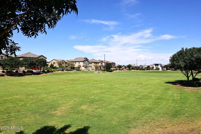 Building Photo - 2516 E King Bird Dr