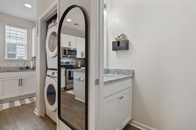 Building Photo - Fully Furnished Home in The Parks