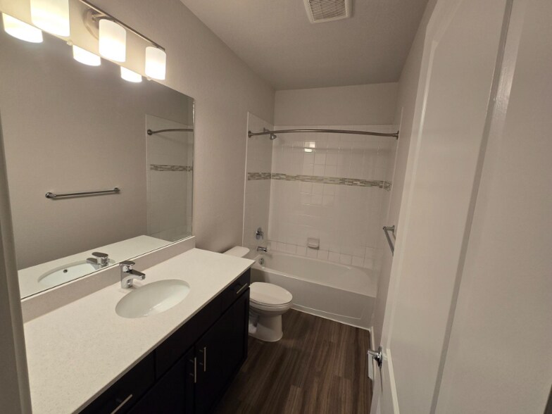 Building Photo - 2802 Ridge View Cir