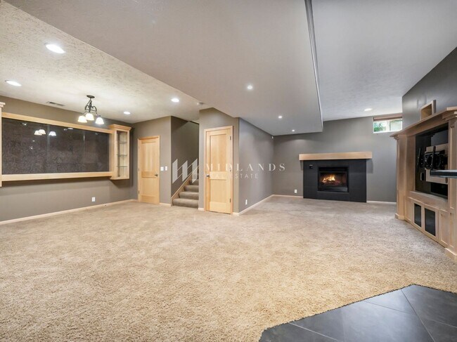 Building Photo - 4 Bedroom Papillion Home!
