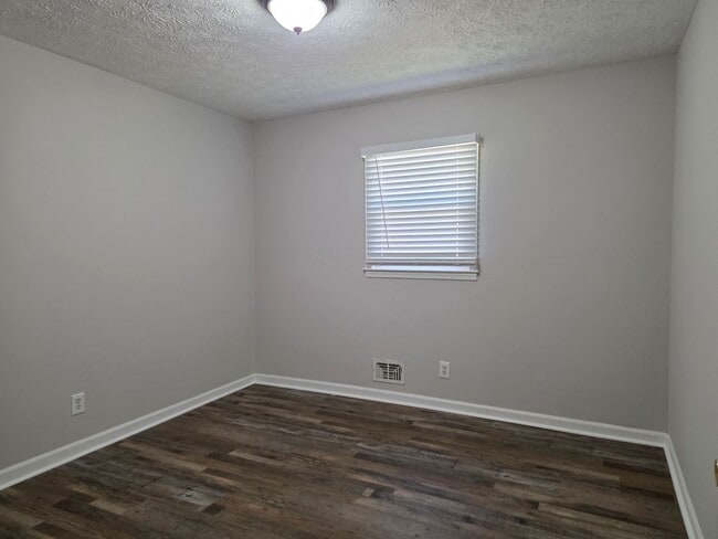Building Photo - Rare 3 bed 2 bath ranch located in Marietta
