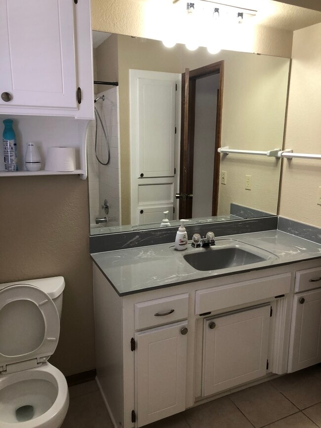 Building Photo - 5225 SE 82nd St