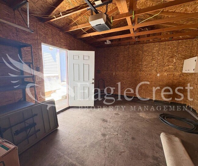 Building Photo - Spacious 3-Bedroom, 2-Bath Home on a Corner Lot-Students Encouraged To Apply