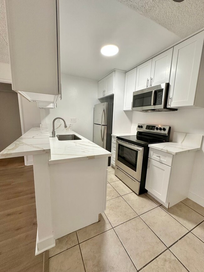 Building Photo - One Bedroom/One Bath FOR RENT!