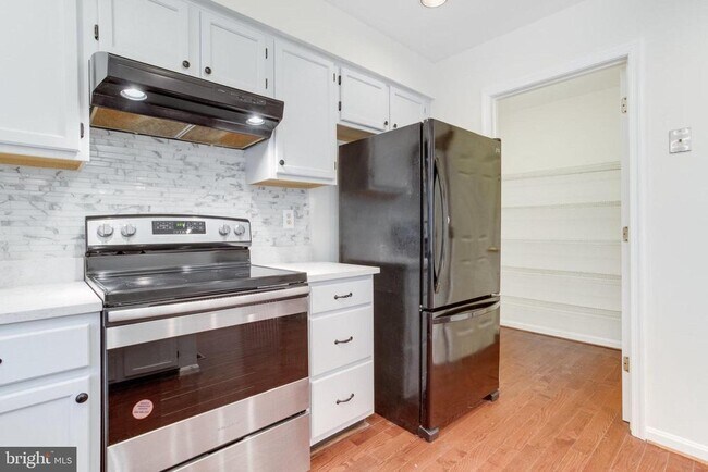 Building Photo - 9216 Burley Ln
