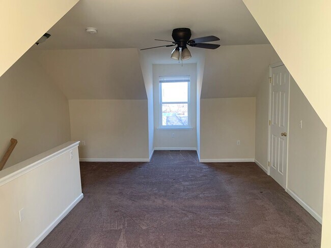 Building Photo - 3 Bedroom 1.5 Bathroom's