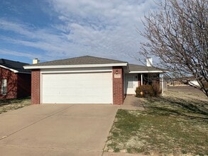 Building Photo - Retro Charm in Every Detail 3Bed/2Bath!