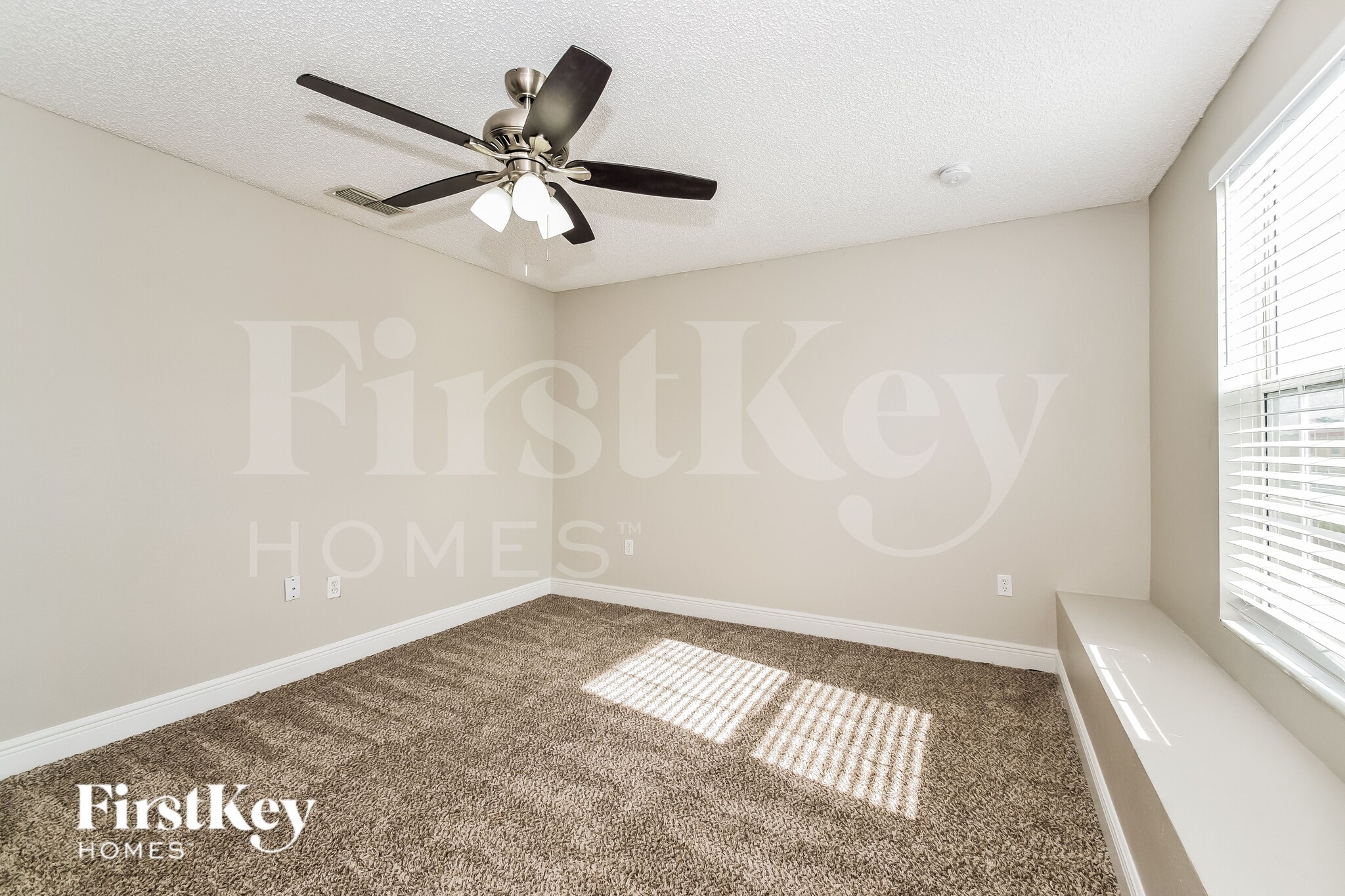 Building Photo - 654 Parakeet Ct