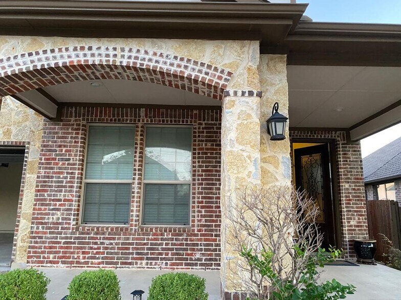 Front porch - 434 Needham Dr