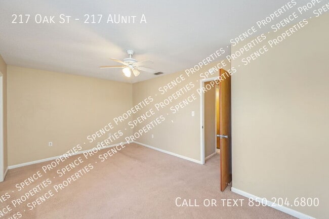 Building Photo - 217 Oak St SE