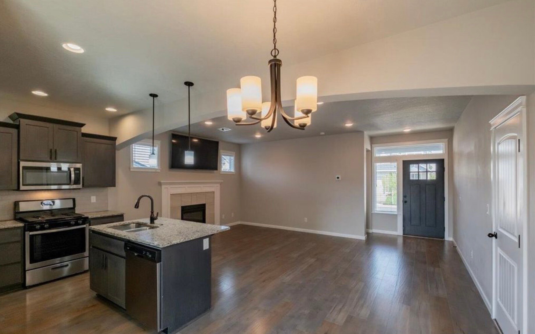 Building Photo - 4164 Sagecrest Dr NE