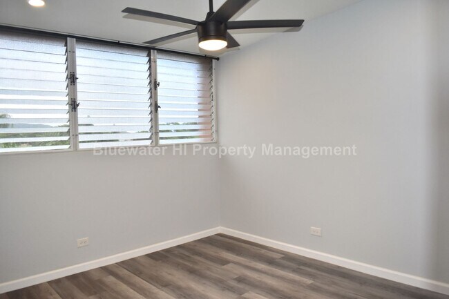 Building Photo - Upgraded 2/1/1 Hale Anaole Apts (Kaneohe) w/ utl. incl.