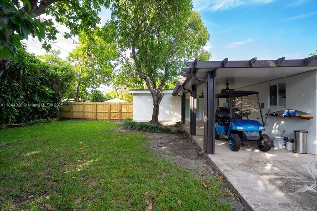 Building Photo - 9841 Dominican Dr