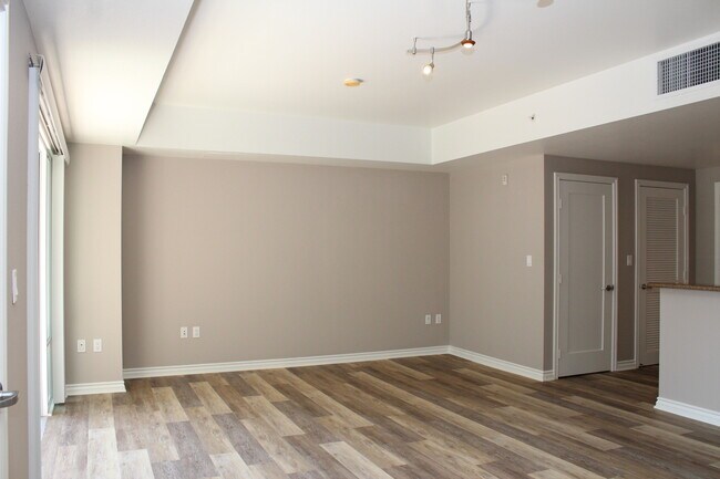 Building Photo - Gorgeous Studio w/ Upgraded Kitchen, A/C &...