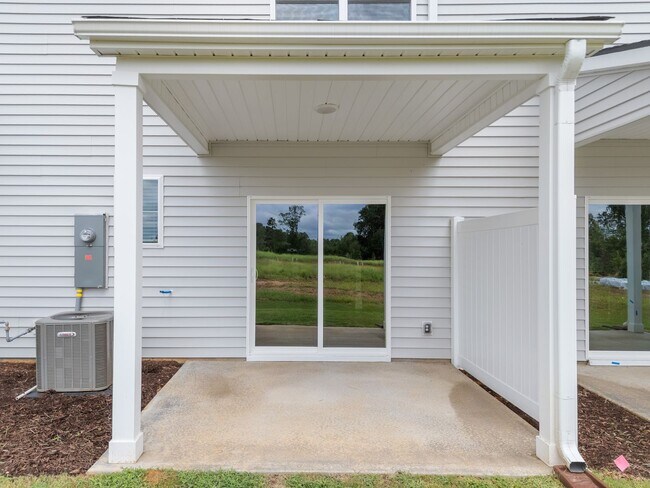 Building Photo - Modern Comfort Meets Southern Charm – New ...