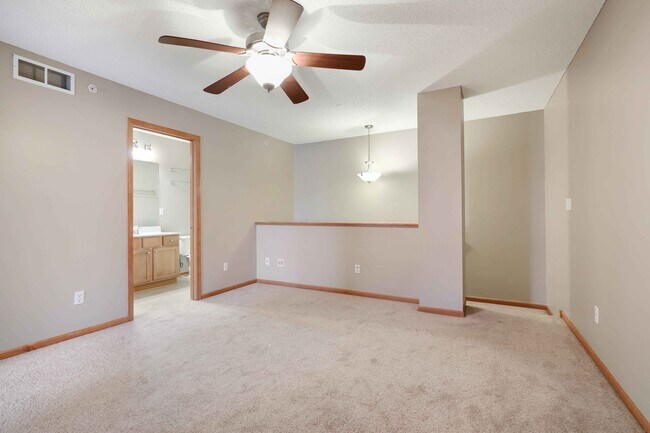 Building Photo - 15215 60th Ave N