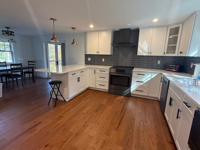 Building Photo - 1 Hillrise Ln