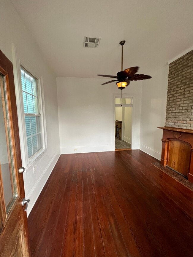 Primary Photo - 426 Belleville St